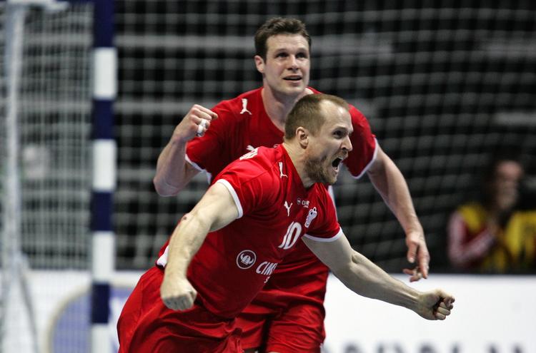 Michael Knudsen (bagerst) vil helst møde Kroatien i semifinalen på fredag. 