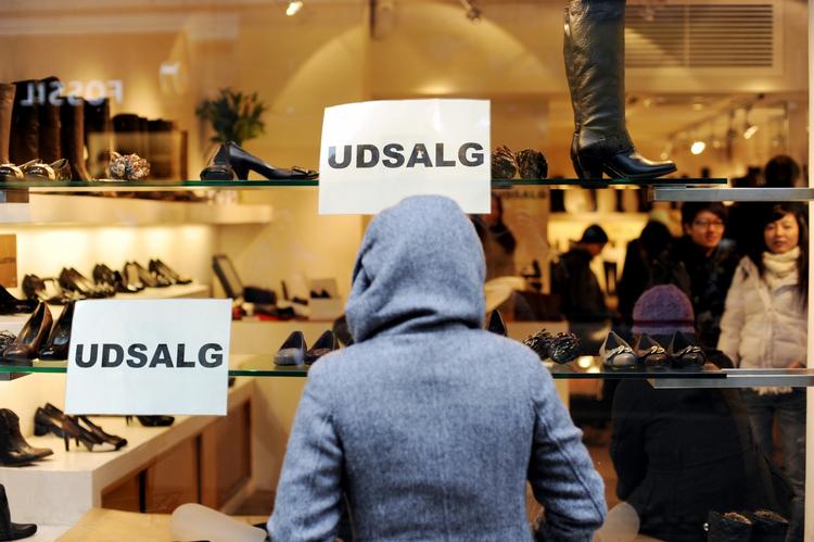 Du kan forvente udsalgsvarer nedsat med 50 til 70 procent - også de næste måneder. 