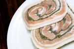 Listeria kan derfor være farlig i rå eller spiseklare fødevarer  med lang holdbarhed som kødpålæg, røget fisk, grøntsager,  ost og rå mælk. 