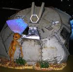 Det danske uforarkiv bliver åbnet, det indeholder historier om danskere, der har set væsenere fra det ydre rum. Her er det dog en dukke i Roswell, USA. 