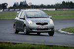 Næsten 6.000 Toyota Yaris i Danmark skal have tjekket sikkerhedsselerne. En defekt betyder, at der kan opstå brand ved en ulykke. 