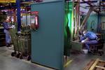 Alfa Laval i Søborg undersøger, hvordan en 33 kilo tung maskindel kunne rive sig løs og flyve ud af et vindue og ind i en have 350 meter fra fabrikken. Arkivfoto. 