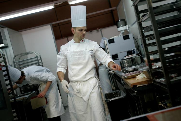 Danske Jasper Kure under den internationale Bocuse d'Or-kokkekonkurrence. 