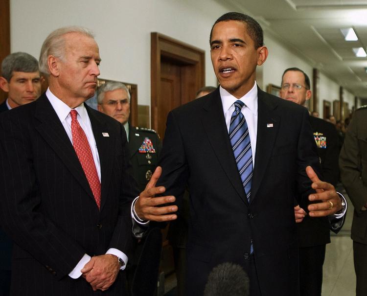 USA's præsident, Barack Obama, var i går på besøg i Pentagon sammen med vicepræsident Joe Biden (tv). 