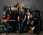 Lynyrd Skynyrd poserer på et foto, pladeskabet Universal har udsendt. Det er Billy Powell med solbrillerne. 