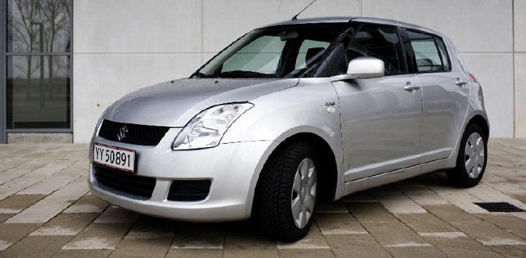 Opdateret. Suzuki Swift ligner sig selv, men i en alder af tre år har den fået en lille ansigtsløftning. Og nok så vigtigt: mulighed for en velfungerende dieselmotor.Foto: Miriam Dalsgaard 
