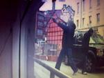 Politiet efterlyste disse to gerningsmænd, efter HA-rockeren Brian Sandberg blev forsøgt dræbt på en juicebar. Nu mener politiet at have fanget den ene - den anden efterlyses. 