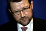 Danmarks interesse for hvem der har retten til Nordpolen er skærpet, siger videnskabsminister Helge Sander (V). 