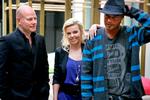 De tre dommere Thomas Blachman, Lina Rafn og Remee skal nu i gang med at snævre feltet ind i 'X Factor'. 