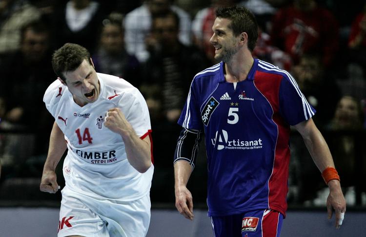 Michael Knudsen jubler efter at have scoret et mål mod Frankrig i semifinalen i går, men det var ikke nok. Franskmændene var en klasse bedre og går videre til finalen mod Kroatien i morgen. 