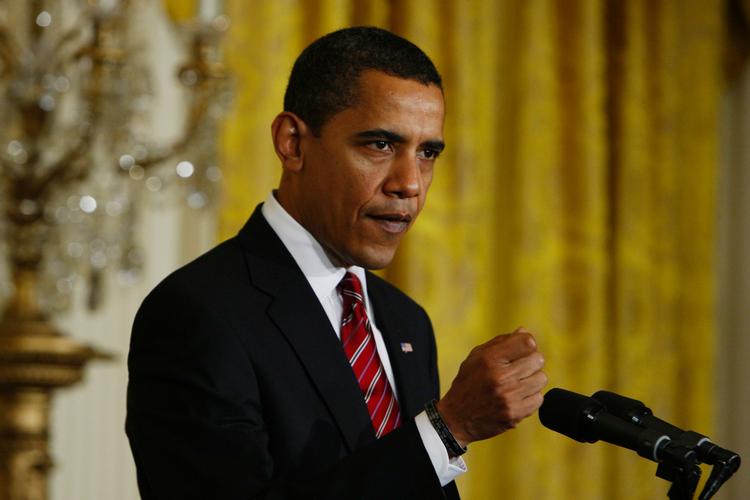Skammeligt! Det er sådan, USA's nytiltrådte præsident, Barack Obama, kalder det, at virksomhedsledere har betalt bonusser for over 100 milliarder kroner, selv om de har bedt om skatteyderassistance. 