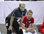 Jesper Jensen hvor han ofte har siddet under VM i håndbold: På bænken bag Ulrik Wilbek, mens de kan se Thomas Mogensen spille den playmaker-plads, som Jesper Jensen var førstevalg til inden turneringen. 