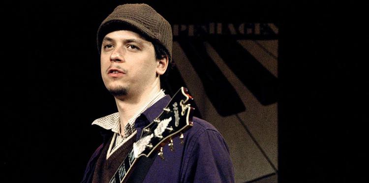 Speedet. Kurt Rosenwinkel er  en instrumentalist med en teknik så fuldkommen, at selv de mest rapfingrede speed metalguitardomptører fremstår som gigtplagede og langsommelige. PR-foto. 