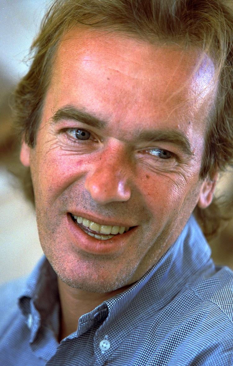 Den britiske forfatter Martin Amis skriver her bl.a., at John Updike 'førte romanen til et nyt niveau af intimitet'. 