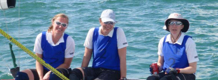 Tina Schmidt, Trine Palludan og Lotte Meldgaard vandt det første World Cup-stævne, hvor matchrace var på programmet. Foto: matchraceteam.dk 