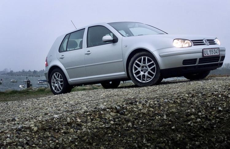 VW Golf  er et hyppigt syn på danske veje. Her en Golf IV - nyeste generation er 6. 