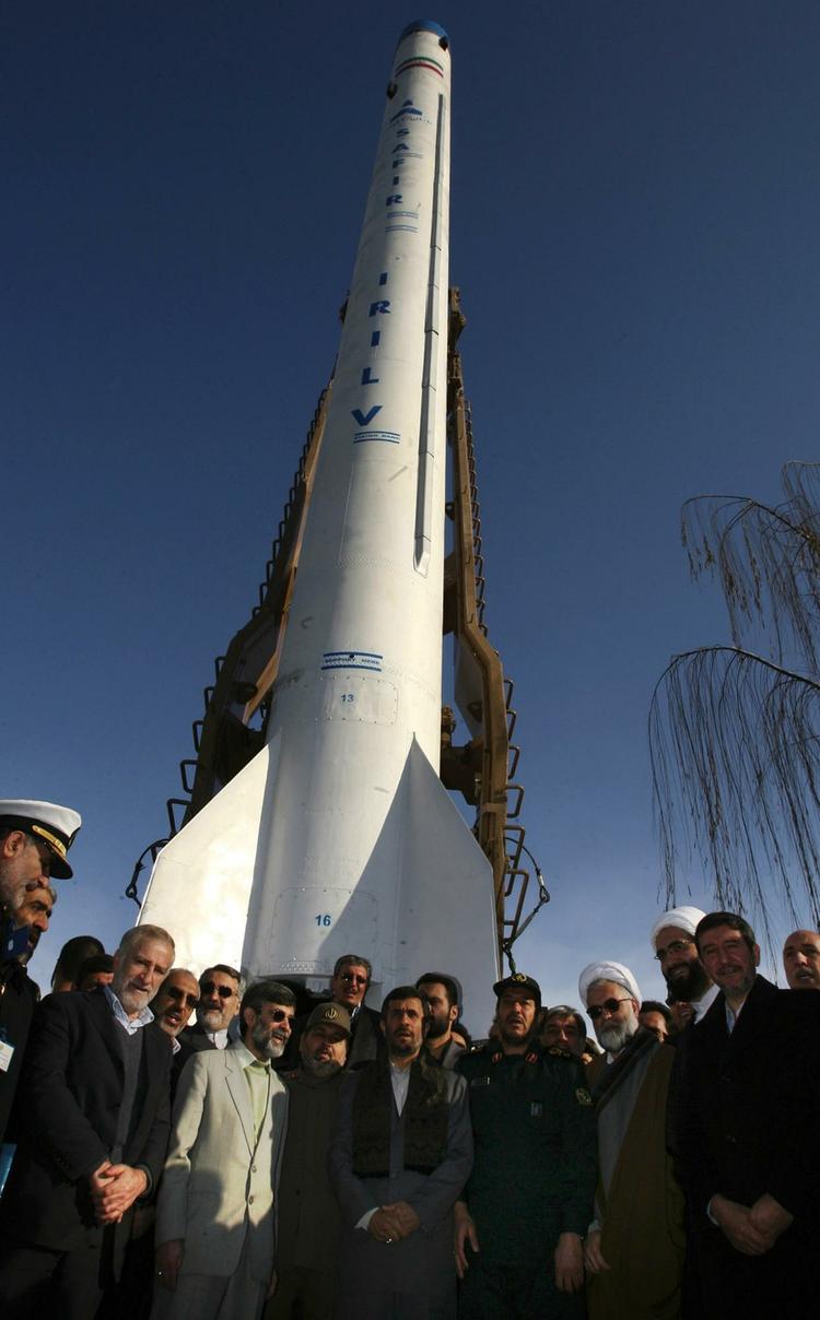 Den iranske præsident Mahmoud Ahmadinejad offentliggjorde forskningsraketten i 2008. Samtidig åbnede landets første rumcenter. 