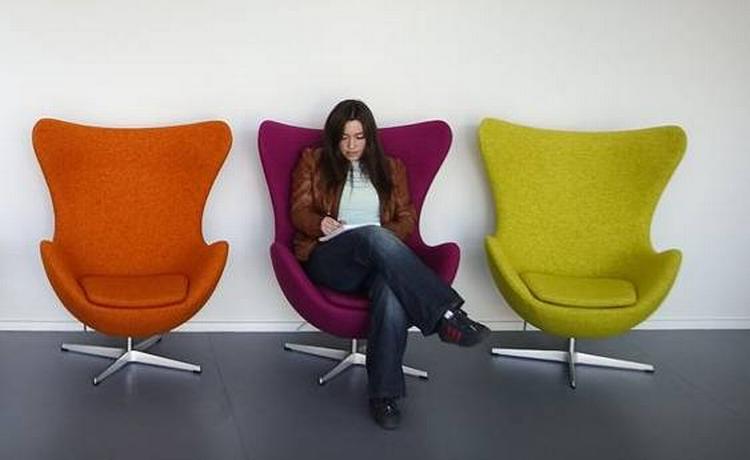 Stelnumre på dyre designermøbler som 'Ægget' kan blive et våben i kampen mod de mange tyverier af dyre møbler. 