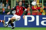Paolo Maldini stoppede karrieren på det italienske landshold i 2002, og i fjor tilkendegav han også, at han ville stoppe med at spille i Milans trøje, men den bærer han stadigvæk, og nu vil han prøve endnu engang i den azurblå. 