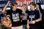 Et billede fra dengang Slagelse var en magtfaktor i dansk håndbold. Bojana Popovic (tv.) og Anja Andersen fejrer sejren i Champions League i 2004. Nu her Popovic i Viborg og Anja Andersen har taget en stor del af det resterende hold med sig til FCK Håndbold. 