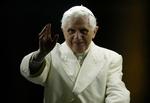 Pave Benedikt XVI har taget en holocaustfornægtende biskop til nåde,  og det har vakt bestyrtelse flere steder i verden. 