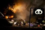 Der opstod rigtig brand i ruinen tirsdag aften. Onsdag morgen vil politiets teknikere gennemgå ruinerne for at søge at fastslå årsagen til eksplosionen. 