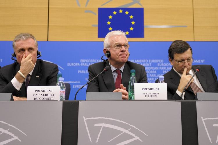 The Czech government crisis has made things uncertain in the EU, according to the Chairman of the Socialist Group in the European Parliament Martin Schultz. Here the Czech Caretaker Prime Minister Mirek Topolanek (left) is seen with the European Parliament president German Hans-Gert Pottering and the European Commission President Jose Manuel Barroso in an archive photo after a speech to the European Parliament in January. 