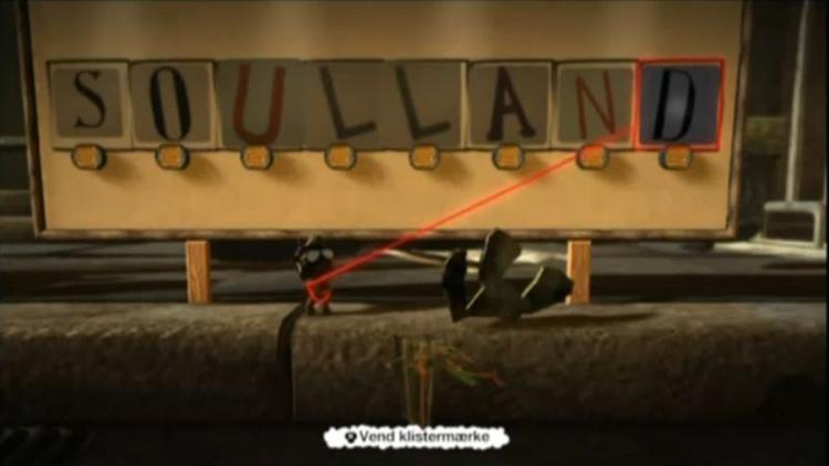 Spilfiguren Sackboy kastes ud i kæmpe udfordringer foran tøj og logoer fra modefirmaet Soulland. 