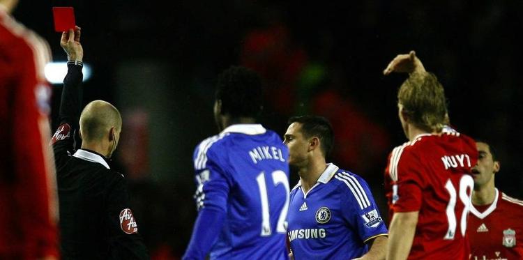 Frank Lampard efterlyser mere samtale dommerne i mellem. Og bedre beslutninger. 