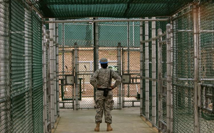 USA's nye præsident, Barack Obama, har besluttet at lukke den omstridte fangelejr på Guantánamo. 