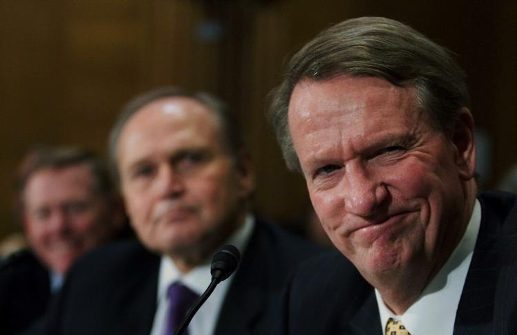 De amerikanske bilgiganter er blandt dem, som får statshjælp. Her er det direktørerne for General Motors Rick Wagoner (th.), Chryslers topboss Robert Nardelli (i midten) og Fords direktør Alan Mulally ved en tidligere høring i Senatet. 