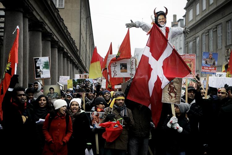 Danske tamiler demonstrerede for civile hensyn i borgerkrigen mellem De Tamilske Tigre og regeringsstyrkerne på Sri Lanka. 