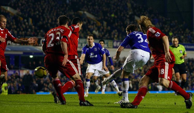Evertons Dan Gosling scorer sejrsmålet i den forlængede spilletid. 