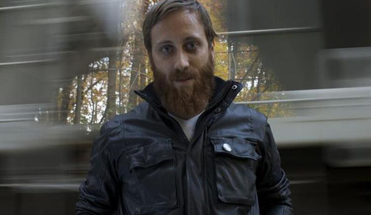 Det hele knirker og knager, brager og buldrer, vrisser og sukker på Dan Auerbachs album 'Keep It Hid'. 