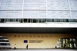 Fem af EU's kommissærer vil stille op til Europaparlamentet. 