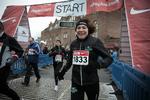 Politikens maratonløbere har løbet testløb på Østerbro i København. Her er det Ilse Jensen ved målstregen. 