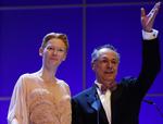 Formand for Berlinale-juryen, skuespilleren Tilda Swanton, ved siden af lederen af filmfesten gennem mange år, Dieter Kosslick. 