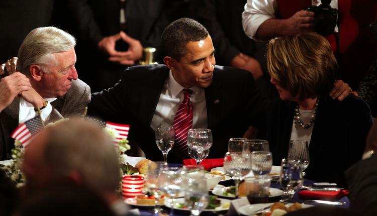 Præsident Obama til partikonference i Williamsburg i går. TIl højre for ham formanden for Repræsentanternes Hus, Nancy Pelosi. 