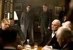 Attentatet mod Hitler planlægges af en håndfuld sammensvorne. Tom Cruise som Claus von Staffenberg er en effektiv, men lidt blankpoleret helt. 