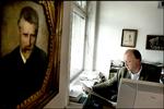 »Man kan kun være sikker på, at folk mener deres idealer, hvis de er villige til at betale en pris«, siger Politikens chefredaktør Tøger Seidenfaden. Han er i dommerpanelet, som skal udvælge finalisterne til Årets Idealist. 