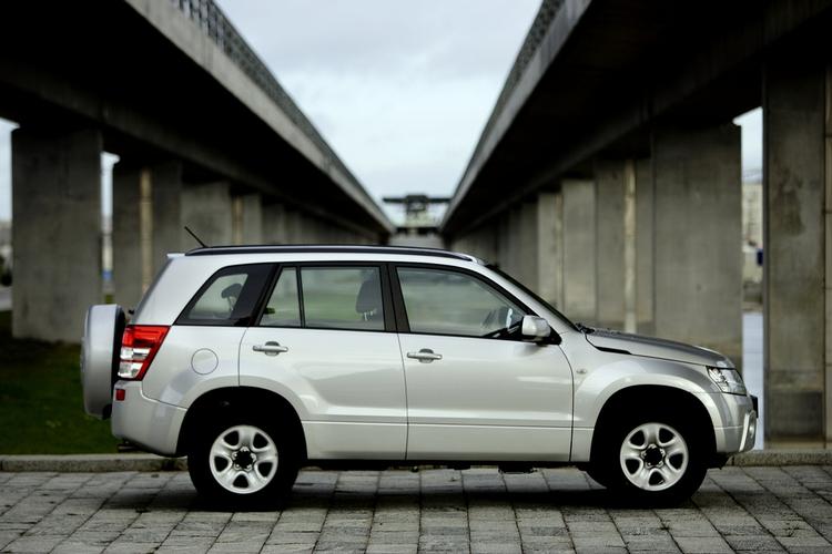 Suzuki Grand Vitara lå en gang hetl på toppen af salgslisterne. Suzuki vil gerne genskabe tidligere tiders succes. 