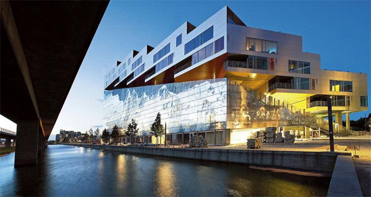 VM-bjerget i Ørestad er årets bedste arkitektur ifølge det nordiske magasin Forum AID. 