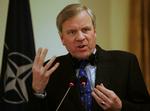NATO-generalsekretær Jaap de Hoop Scheffer understreger, at Europa ikke kan få øget indflydelse i NATO, hvis ikke man samtidig er villig til at påtage sig yderligere militært, økonomisk og diplomatisk ansvar i Afghanistan. 