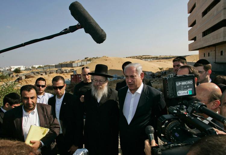 »Israels nye regering vil blive dannet på grundlag af trekanten Likud, centerpartiet Kadima og arbejderpartiet Avoda «. På billedet ses Benjamin Netanyahu. leder af Israels Likud Parti. 