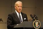 Vicepræsident Joe Biden holder tale til international sikkerhedskonference i München i Tyskland. Han siger, at USA vil bede andre lande tage imod fanger fra Guantanamolejren, når USA lukker den. 