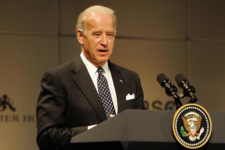 Vicepræsident Joe Biden holder tale til international sikkerhedskonference i München i Tyskland. Han siger, at USA vil bede andre lande tage imod fanger fra Guantanamolejren, når USA lukker den. 