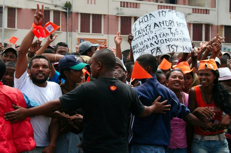 Der er rapporteret skyderier under en regeringskritisk demonstration i Madagascars hovedstad, Antananarivo. 