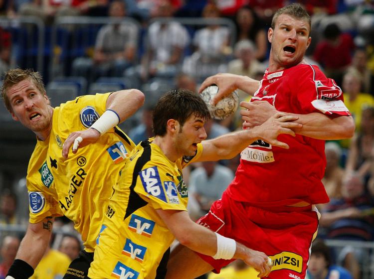 Marian Cozma (til højre) døde natten til søndag på hospitalet i Veszprem. Arkivfoto. 
