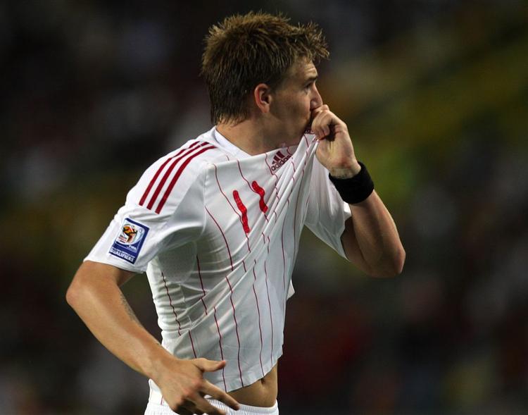 Nicklas Bendtner kan kysse landsholdstrøjen farvel for denne gang.  Det blev ikke til spilletid for hverken A- eller U21-landsholdet. Arkivfoto. 