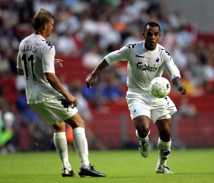 Allbäck og Santos i kamp for FCK mod finske MyPä i sommeren 2006. Arkivfoto. 